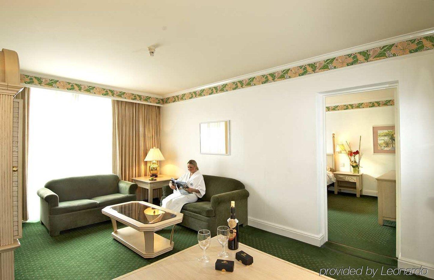Bromsgrove Hotel And Spa Стая снимка